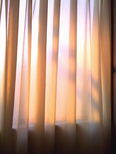 窓からの朝陽